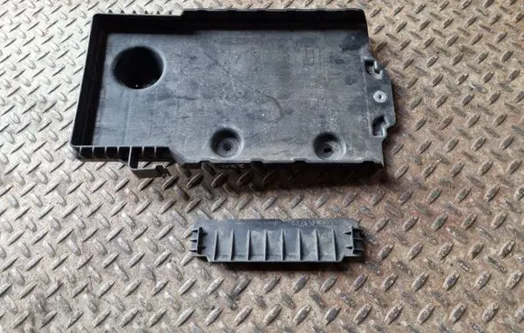Battery tray