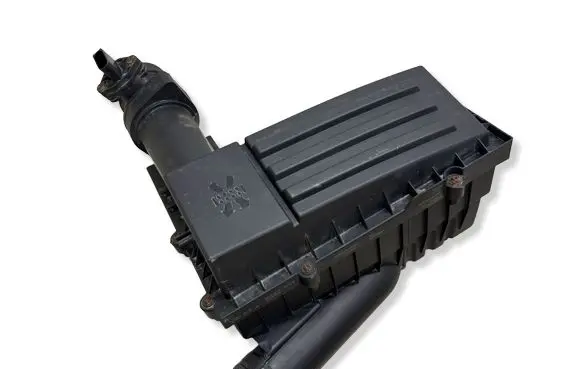 Volkswagen Touran I Air filter box 1K0183B