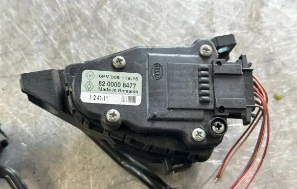 Renault Trafic II (X83) Accelerator throttle pedal 8200008477