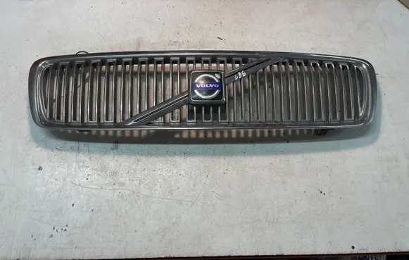 Volvo V70 Front bumper upper radiator grill 8659875