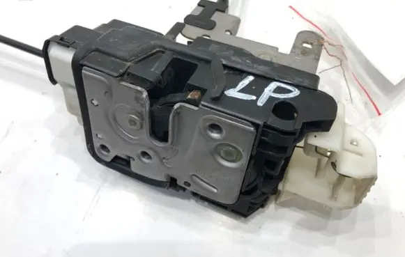 Volvo V40 Front door lock 31391822