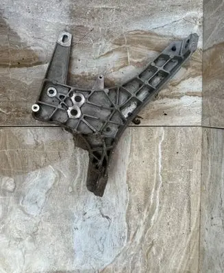 Volvo C40 Holder (bracket) 32267441 43500 AEBQ403