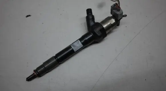 Mazda CX-7 Fuel injector R2AA13H50