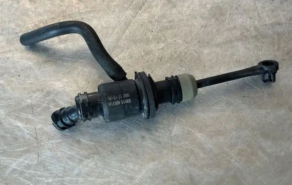 Renault Kadjar Clutch slave cylinder 306104BG1A