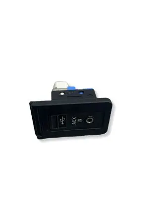 BMW 5 E60 E61 USB socket connector 9138402