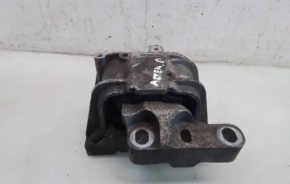 Seat Altea XL Engine mount bracket 1K0199262