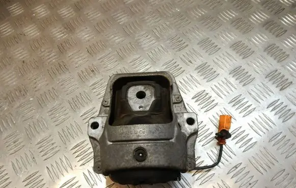 Engine mount bracket