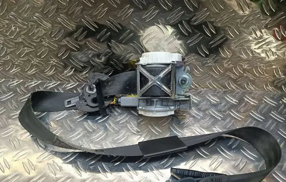 Peugeot 5008 Front seatbelt 98019797XX 09261789 B060315Z