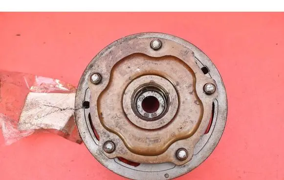 Opel Zafira B Crankshaft pulley 55567049