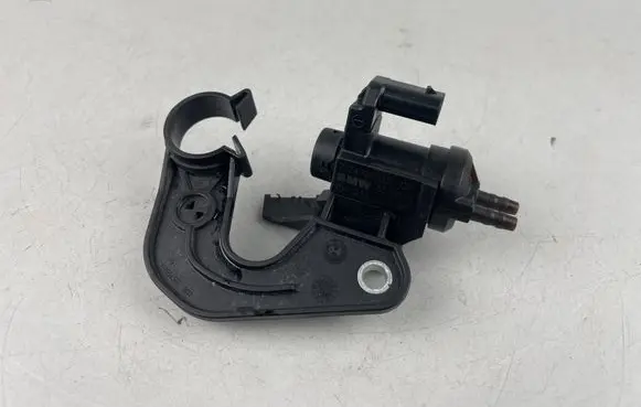 Mini One - Cooper F56 F55 Vacuum valve 8570591