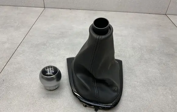 Renault Captur Gear lever shifter trim leather/knob 969358506R