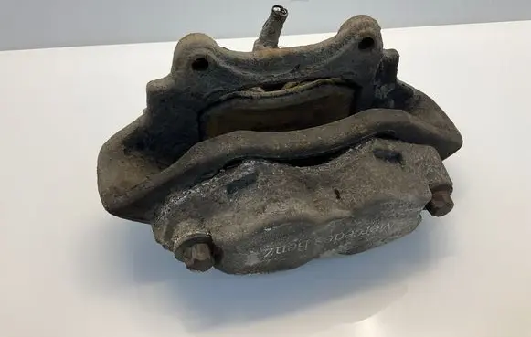 Mercedes-Benz E W211 Front brake caliper