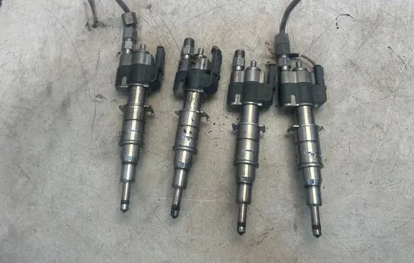 BMW 1 E81 E87 Fuel injectors set 758904809 10181010 7589048