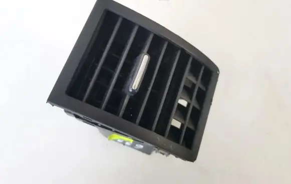 Volkswagen Touareg I Dash center air vent grill 7l6819704d