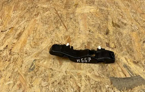 Rear bumper mounting bracket
