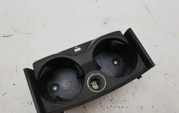 Cup holder front