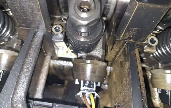 Skoda Octavia Mk2 (1Z) Fuel injector