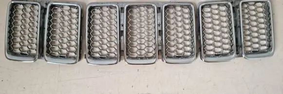 Jeep Grand Cherokee Front bumper upper radiator grill 68143129AB