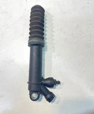 Clutch slave cylinder