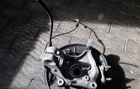 Volkswagen PASSAT B7 Front wheel hub NOCODE