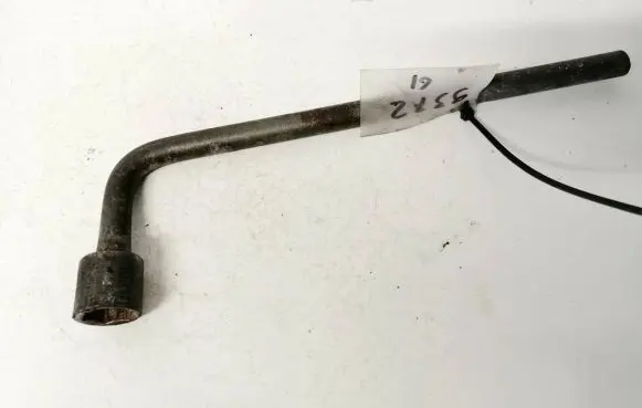 Honda Civic Wheel nut wrench 