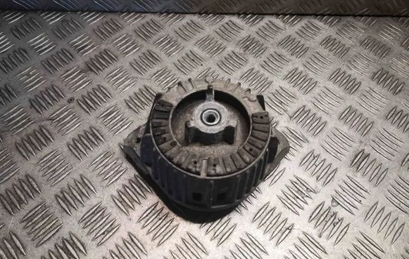 Engine mount bracket