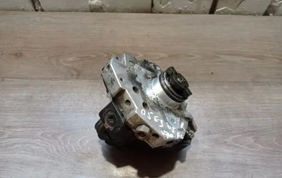 Volvo V70 Fuel injection high pressure pump 0445010043 8689591