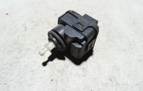 Headlight level adjustment motor