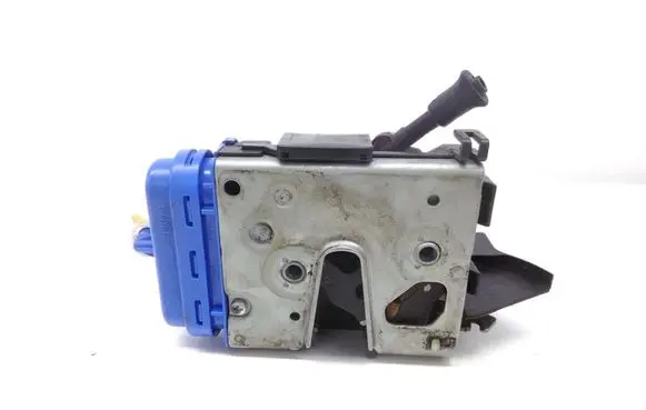 Audi A4 S4 B5 8D Rear door lock 8D0839016A