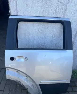 Dodge Nitro Rear door