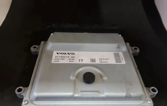 Volvo S60 Engine control unit/module 30788273AA