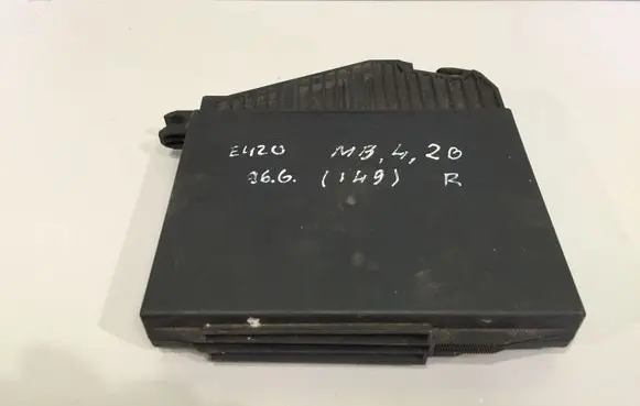 Mercedes-Benz E W210 Engine control unit/module 2108203926 33562595W51 5625T5M22C09
