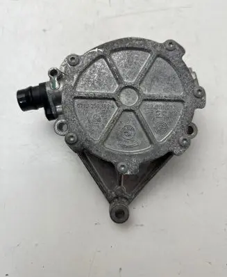 BMW 2 F22 F23 Vacuum pump 7622380