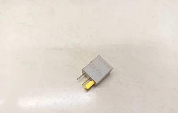 Toyota Avensis T250 Other relay 9008087019