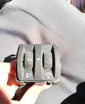 Renault Scenic II - Grand scenic II Headlight level height control switch 8200121805B
