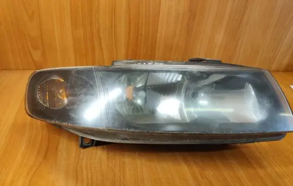 Seat Toledo II (1M) Headlight/headlamp 1M1941002D 67742701