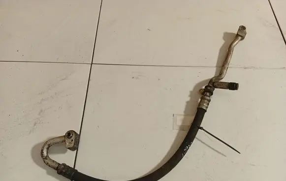 Volkswagen Polo IV 9N3 Air conditioning (A/C) pipe/hose