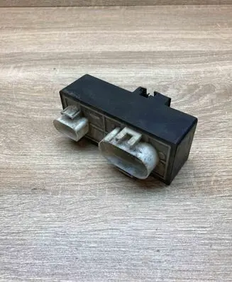 Volkswagen Golf IV Coolant fan relay 1J0919506H 898884000