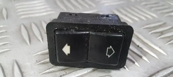 BMW 5 E39 Electric window control switch 8368974