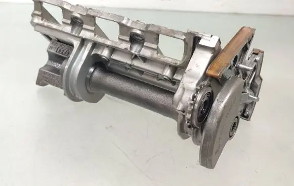 Seat Ibiza IV (6J,6P) Balance shaft 045115124B 045103331