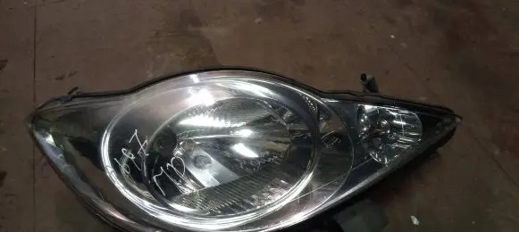 Peugeot 107 Headlight/headlamp 811100h030
