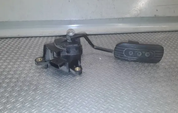 Nissan Note (E11) Accelerator throttle pedal 18002AX700