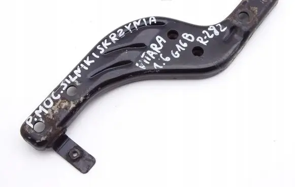 Suzuki Grand Vitara I Engine mounting bracket