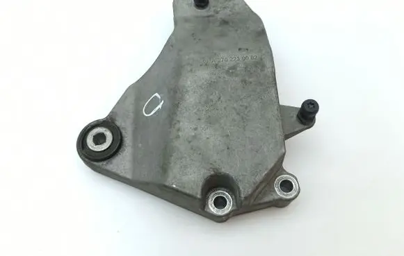 Mercedes-Benz A W176 Engine mounting bracket A2702230002