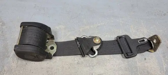 Mercedes-Benz 200 300 W123 Rear seatbelt