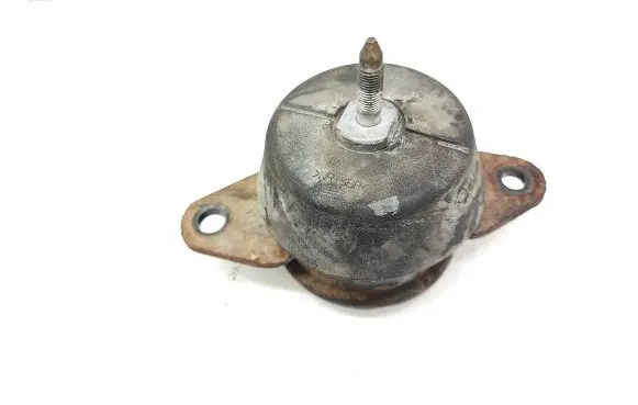 Nissan Leaf I (ZE0) Engine mount bracket