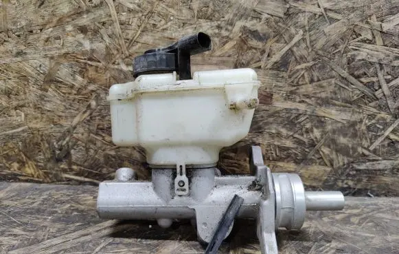 Volkswagen Touran I Master brake cylinder 1K1611301D