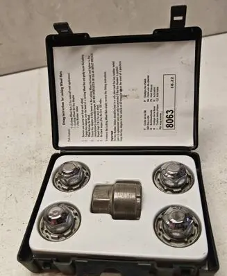 KIA Niro Anti-theft wheel nuts and lock LP490ADU01