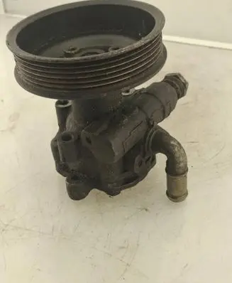 Volkswagen Golf IV Power steering pump 030145269A