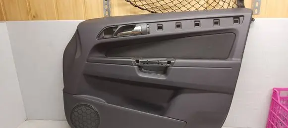 Opel Zafira B Front door card panel trim 13223185